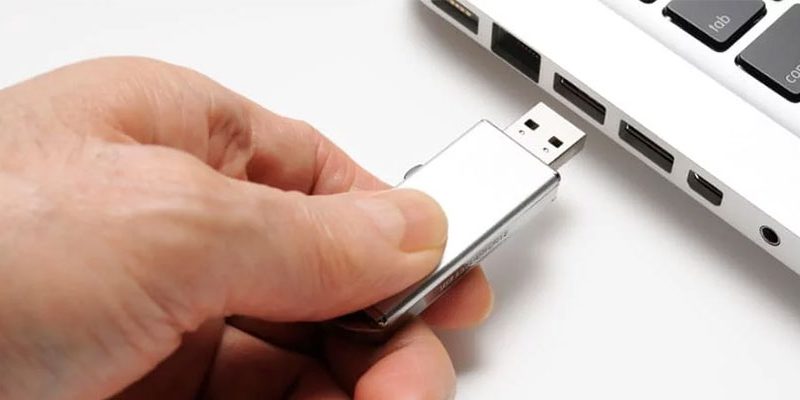 RIGHT WAY TO FORMAT USB FLASH DRIVE ON MAC